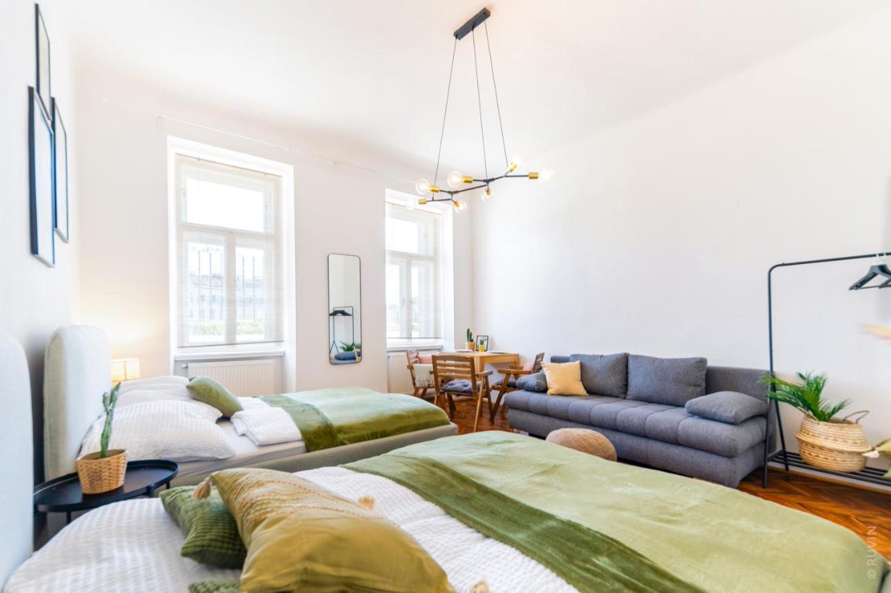 Apartment Double King Bed Home,netflix, Highspeed Wifi *