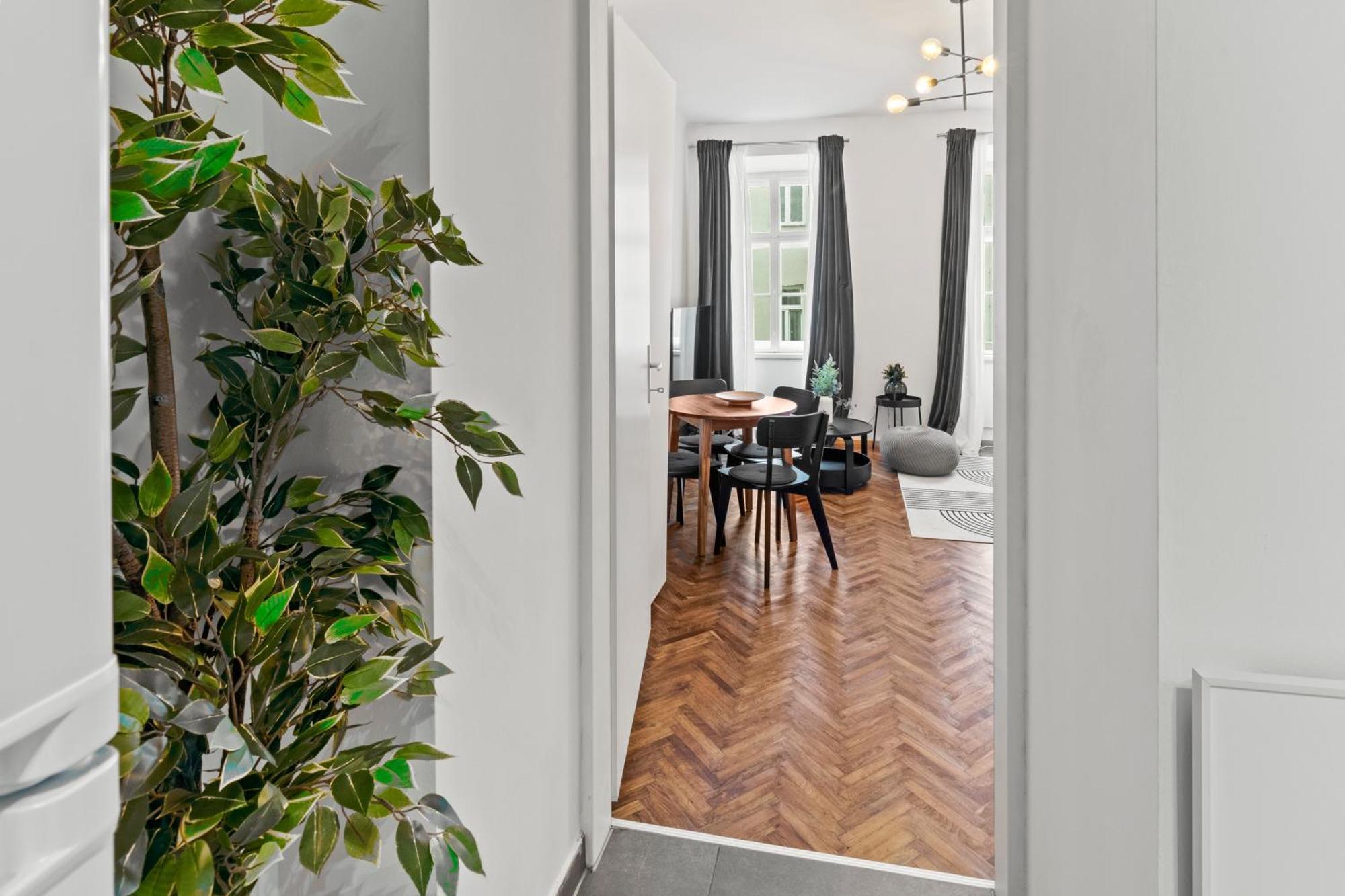 Double King Bed Home,netflix, Highspeed Wifi Apartment *