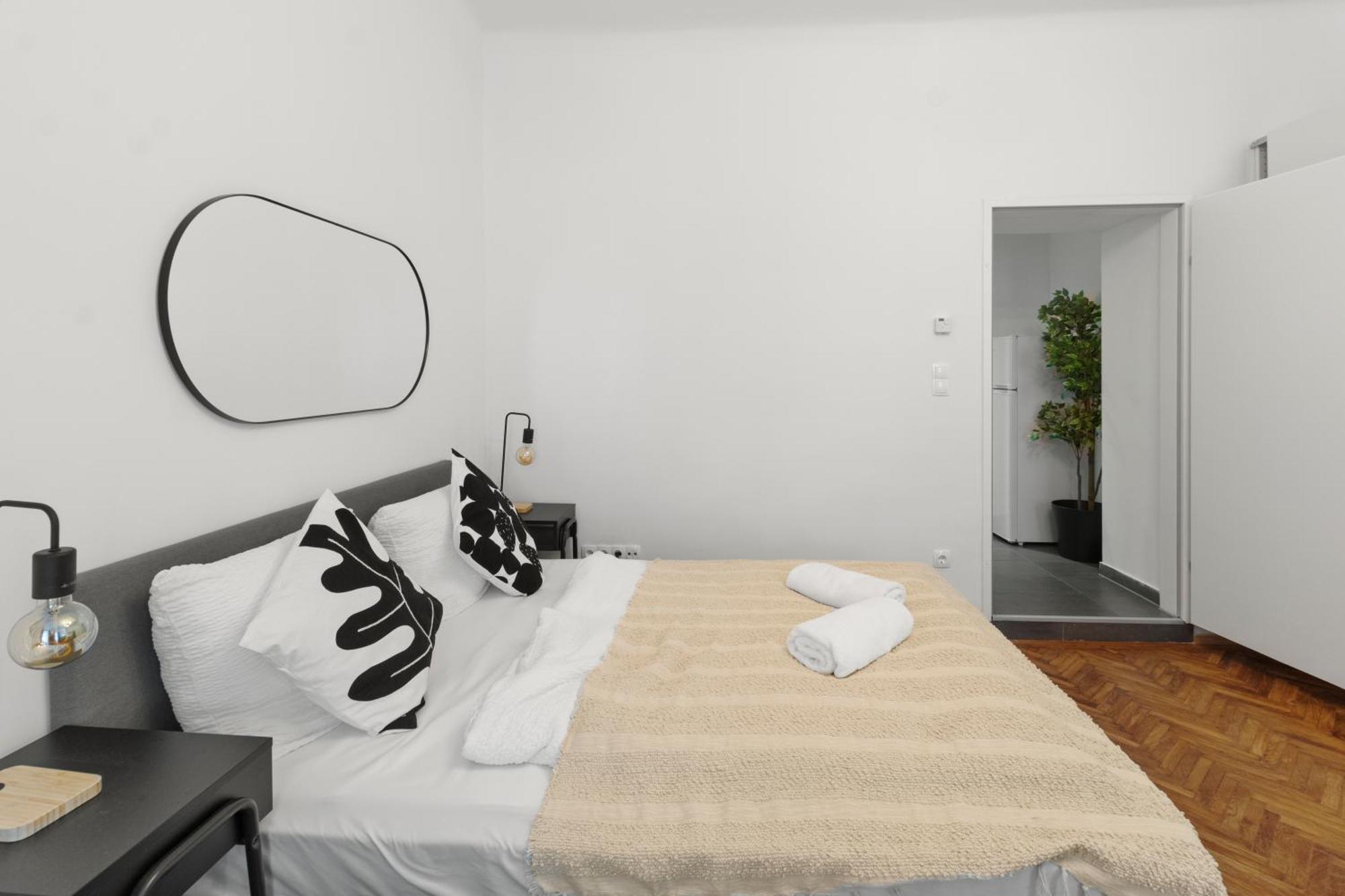 Double King Bed Home,netflix, Highspeed Wifi Apartment *